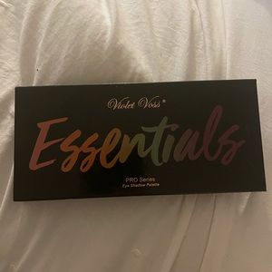 NEW VIOLET VOSS EYE SHADOW PALETTE